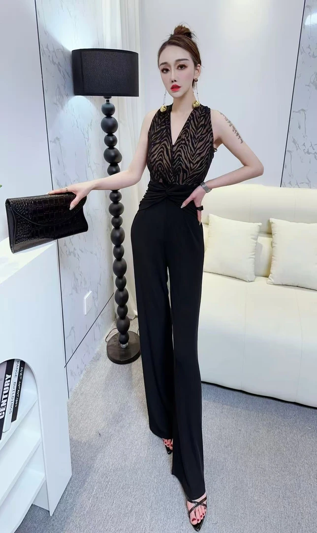 子艳家 欧货气质显瘦时尚深V领无袖连体裤   卡码拍打