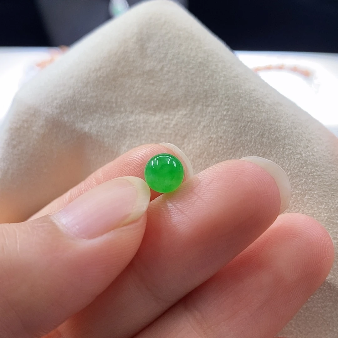 颈饰未镶嵌翡翠绿珠