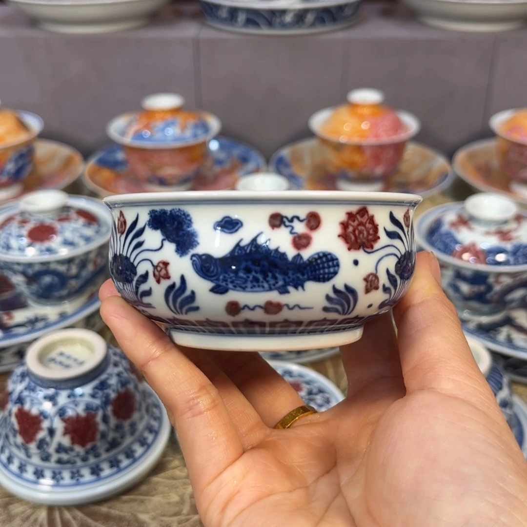 青花釉里红鱼藻矮炉式杯