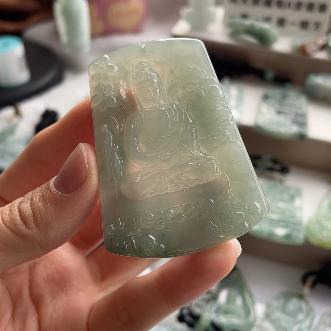 翡翠未镶嵌颈饰大日如来