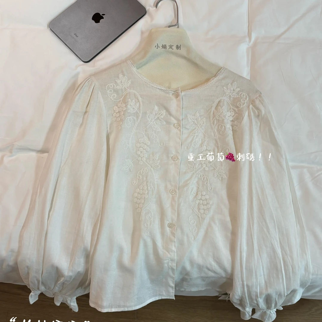 J2305 超仙重工刺绣衬衫女春季新款泡泡袖设计感上衣