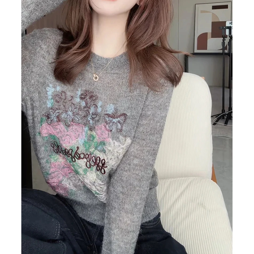 洋气设计感刺绣上衣2024年秋冬新款气质时尚气质圆领针织打底衫