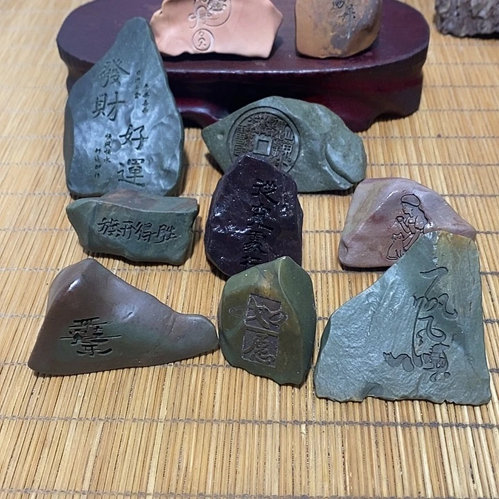 莹***玥原石雕刻工艺品手把摆件