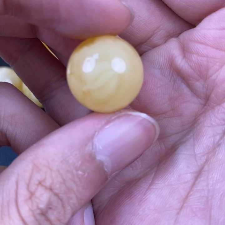 未镶嵌琥珀裸石微瑕84