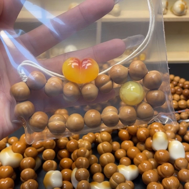 炜***笑手串猴头核桃微瑕屁桃加爱心
