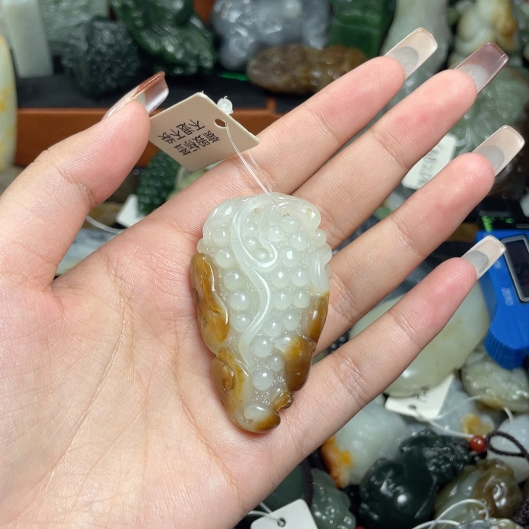 未镶嵌和田玉（糖玉）挂件