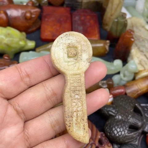 蛇纹石玉未镶嵌颈饰100