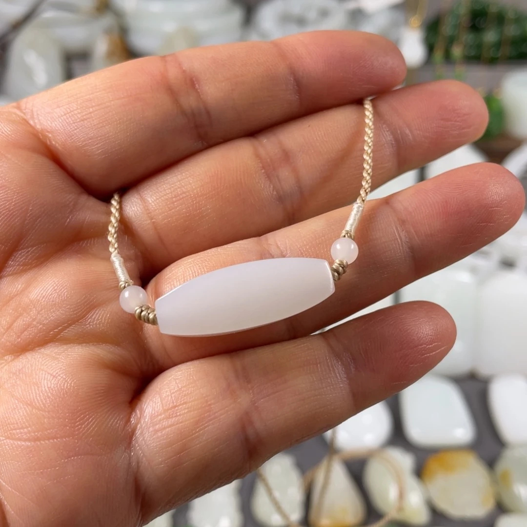 和田玉颈饰未镶嵌