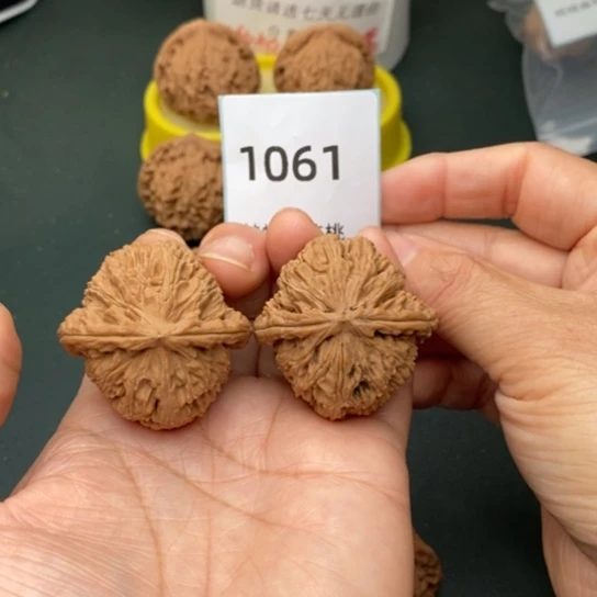 文玩核桃把件40三角白1061