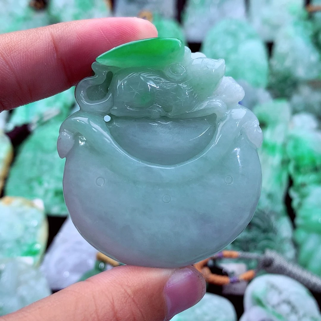 吊坠(不含链)未镶嵌翡翠