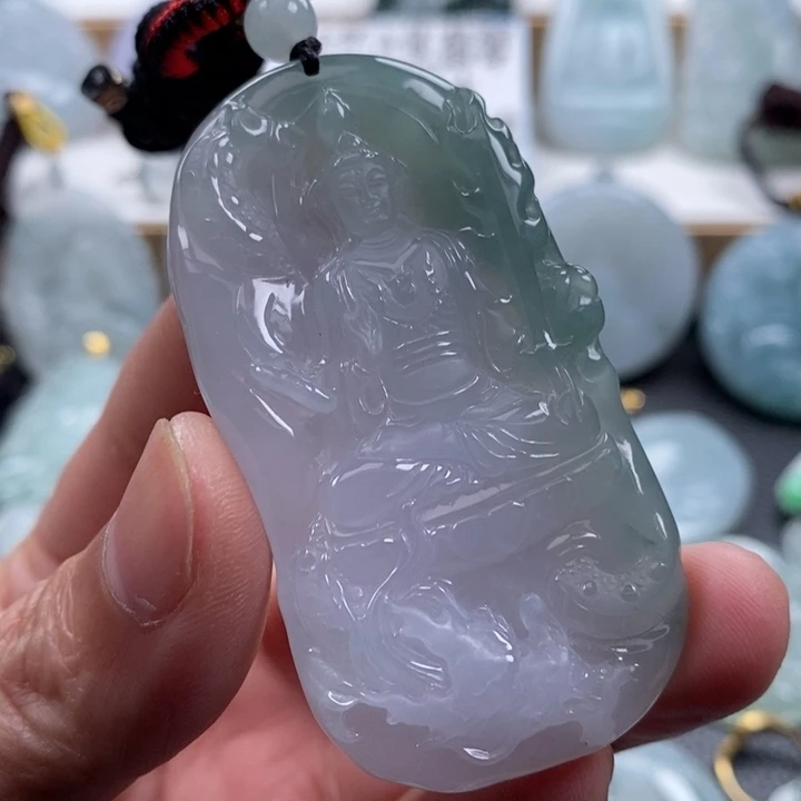 翡翠颈饰未镶嵌?****忆翡翠