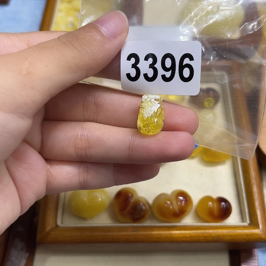 琥珀未镶嵌珠宝奇石
