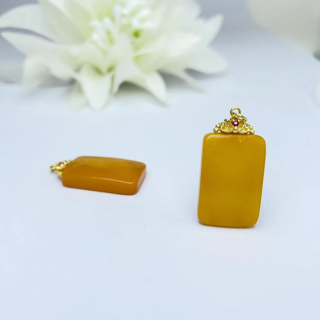 【萌宝饰品】B926-2天然蜜蜡无事牌满蜜莲花吊坠 29*14mm多样性发一