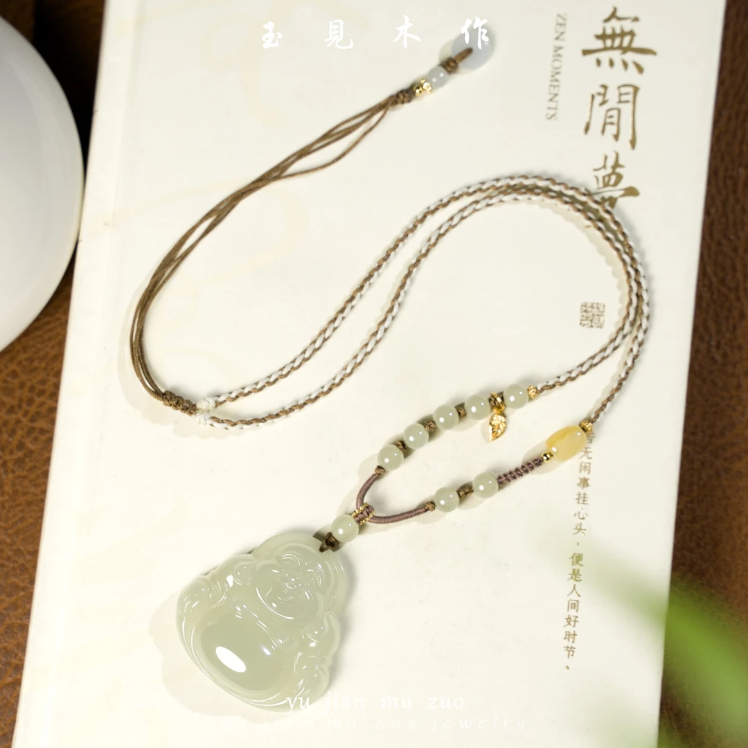 玉見木作晴水大肚弥勒佛佛公吊坠（和田玉材质）颜色多样性发1