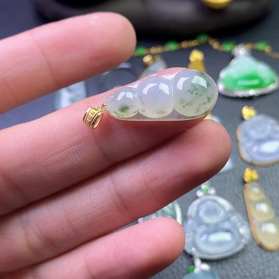 颈饰18K金镶嵌翡翠