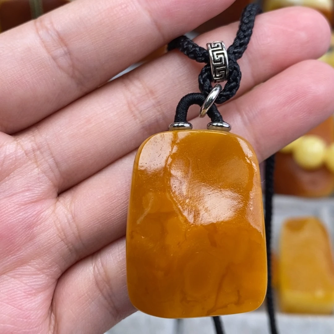 琥珀吊坠(赠链)未镶嵌