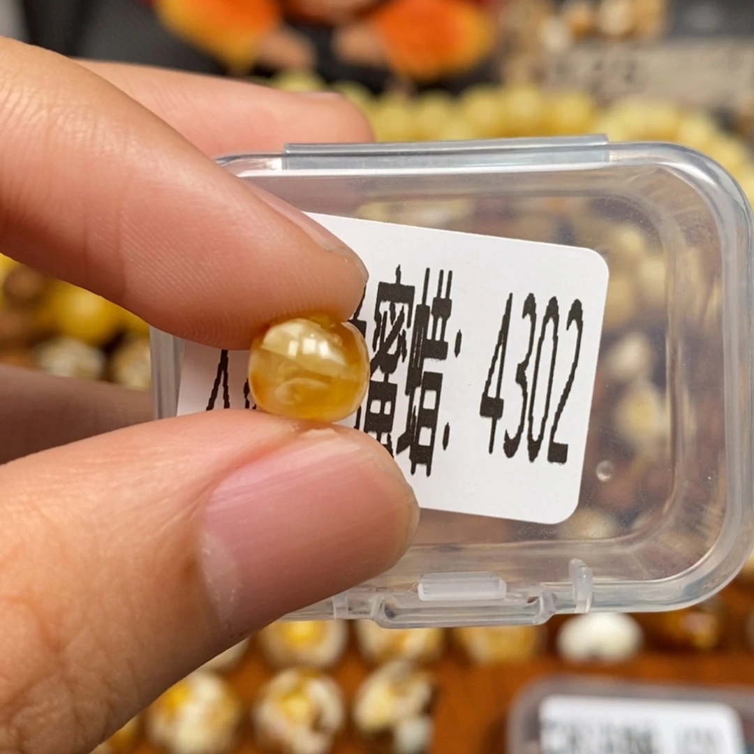 蜜蜡未镶嵌珠宝奇石4302