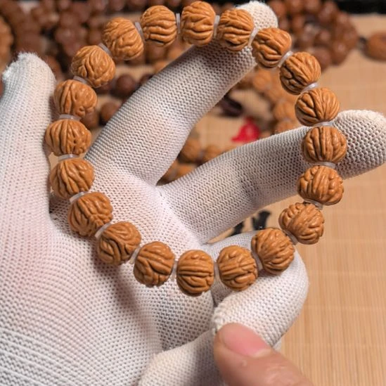 吊坠桃核小金豆手串