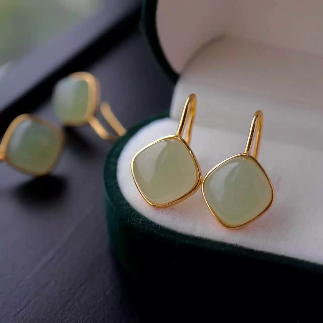 天然和田玉方糖耳坠