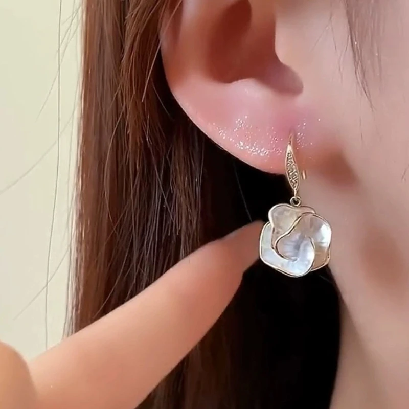 铜合金亚克力耳饰 韩版滴釉山茶花锆石耳环法式小众耳坠轻奢耳饰