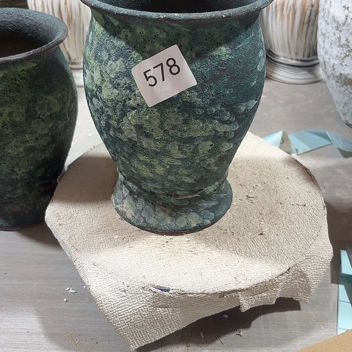 摆件陶高19，口11，有孔，578