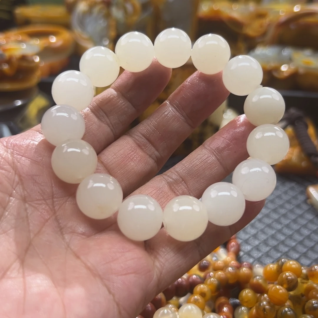 石英质玉未镶嵌颈饰
