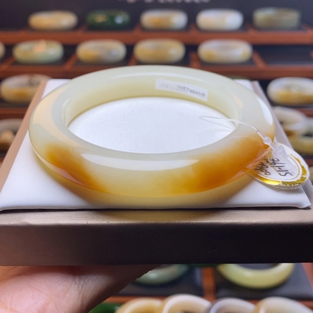 和田玉未镶嵌手镯57圈