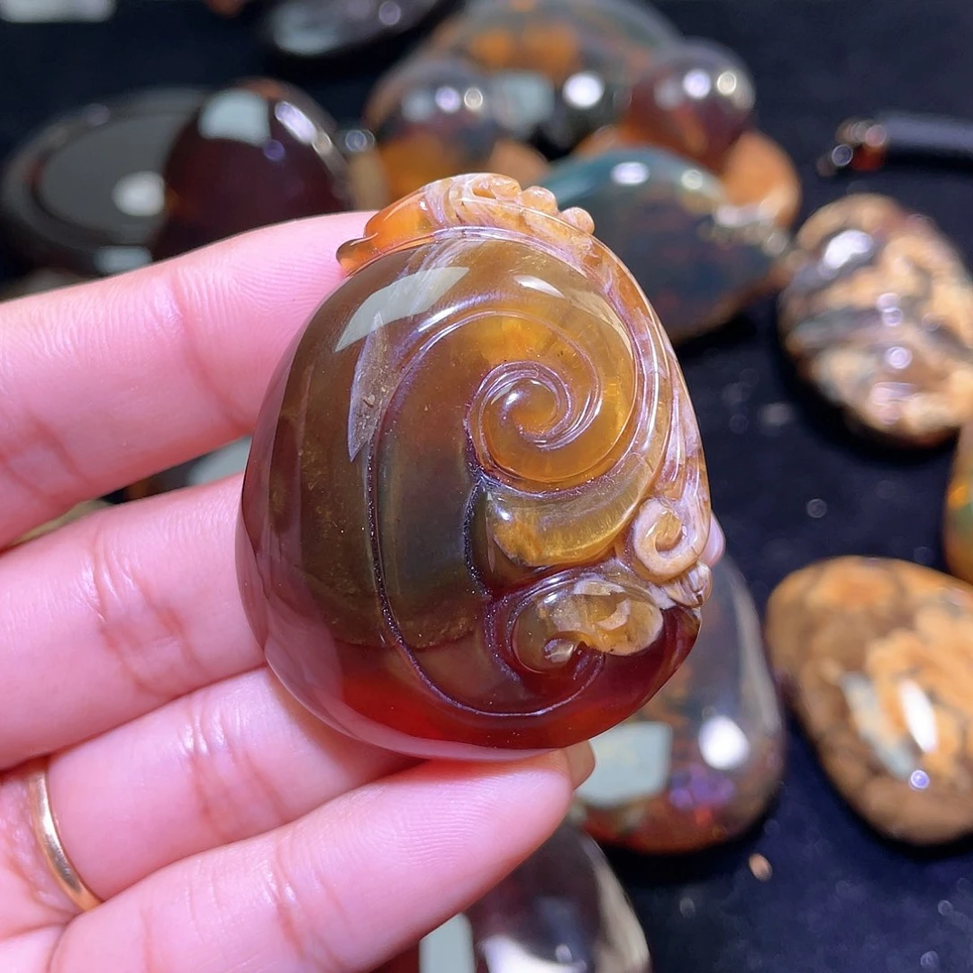 琥珀裸石未镶嵌？