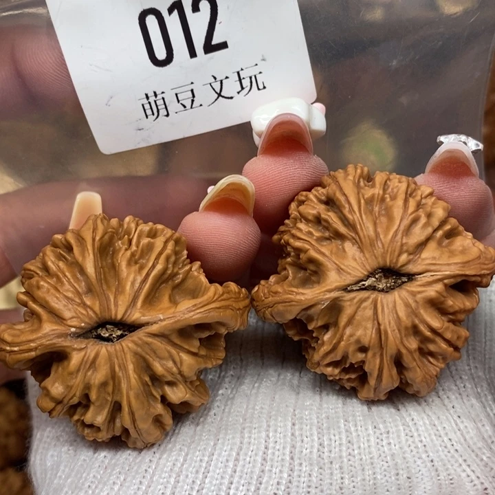 文玩核桃把件默认微瑕尖黄012大眼睛虎头39全品