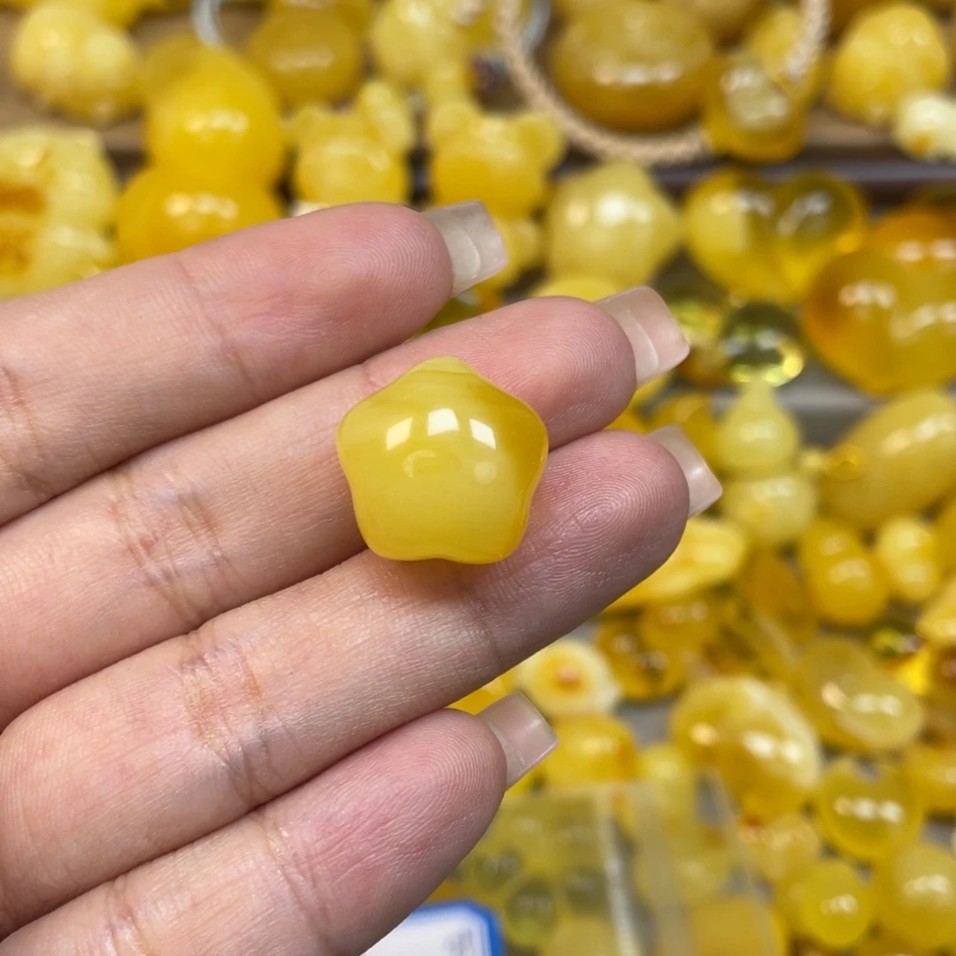 加***意琥珀未镶嵌珠宝奇石