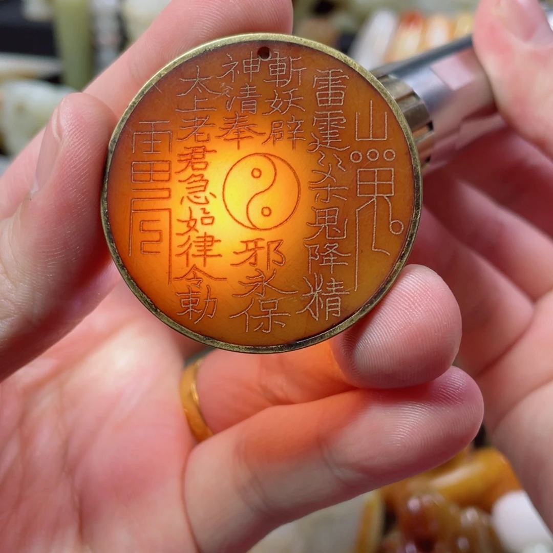 和田玉未镶嵌把件