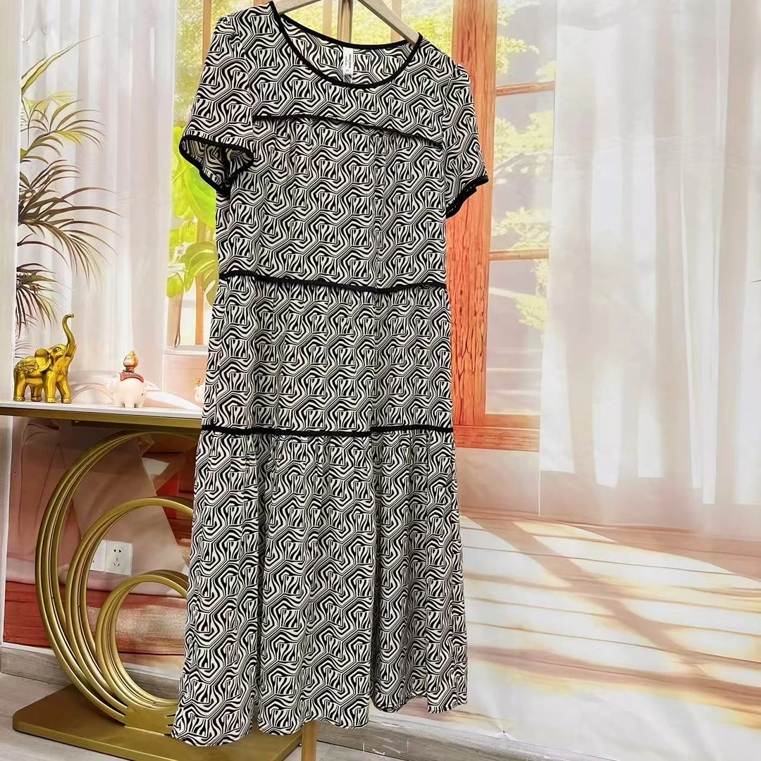 X0556 夏季气质连衣裙女显瘦收腰时尚减龄遮肉修身连衣裙宽松