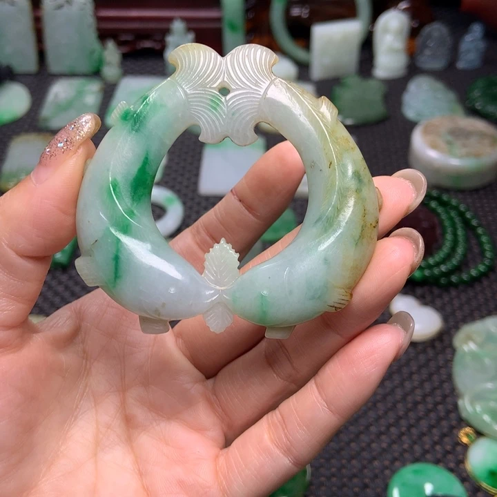 龙***飞翡翠未镶嵌挂件清