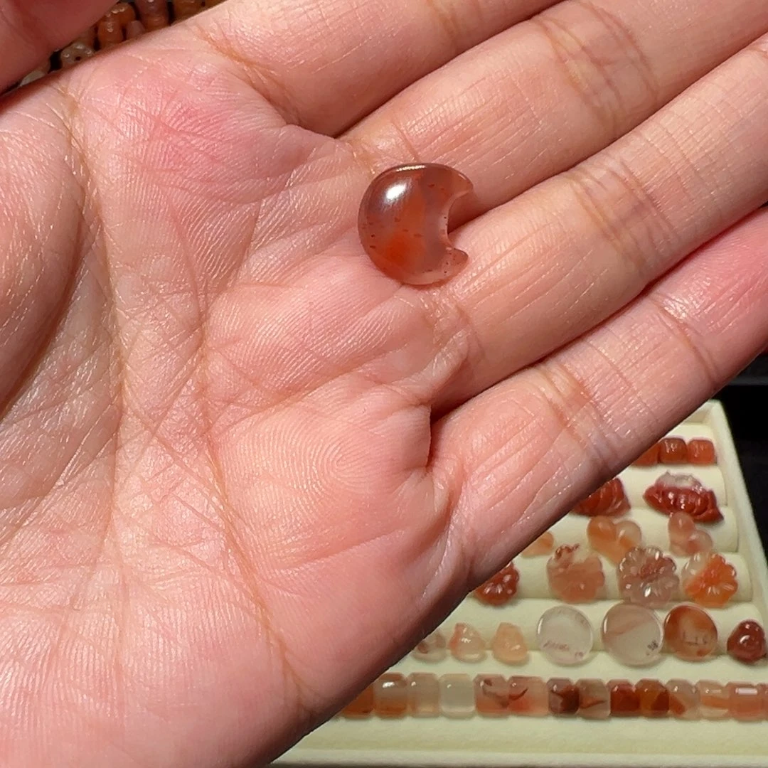 南红玛瑙冰飘未镶嵌月亮3