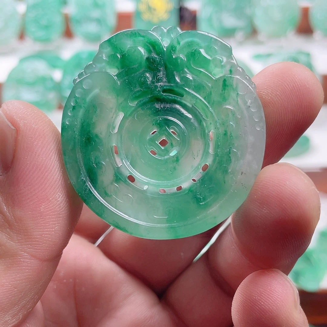 颈饰未镶嵌石英质玉