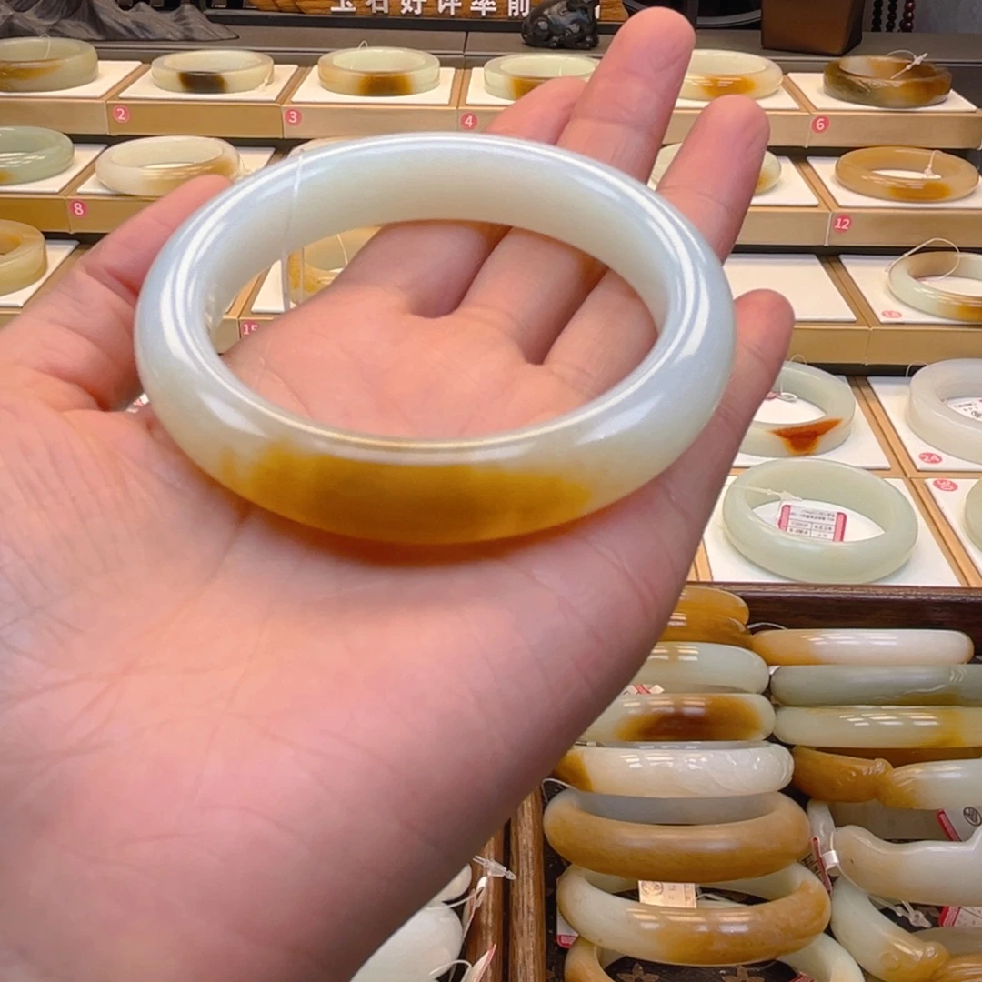 和田玉未镶嵌手镯2