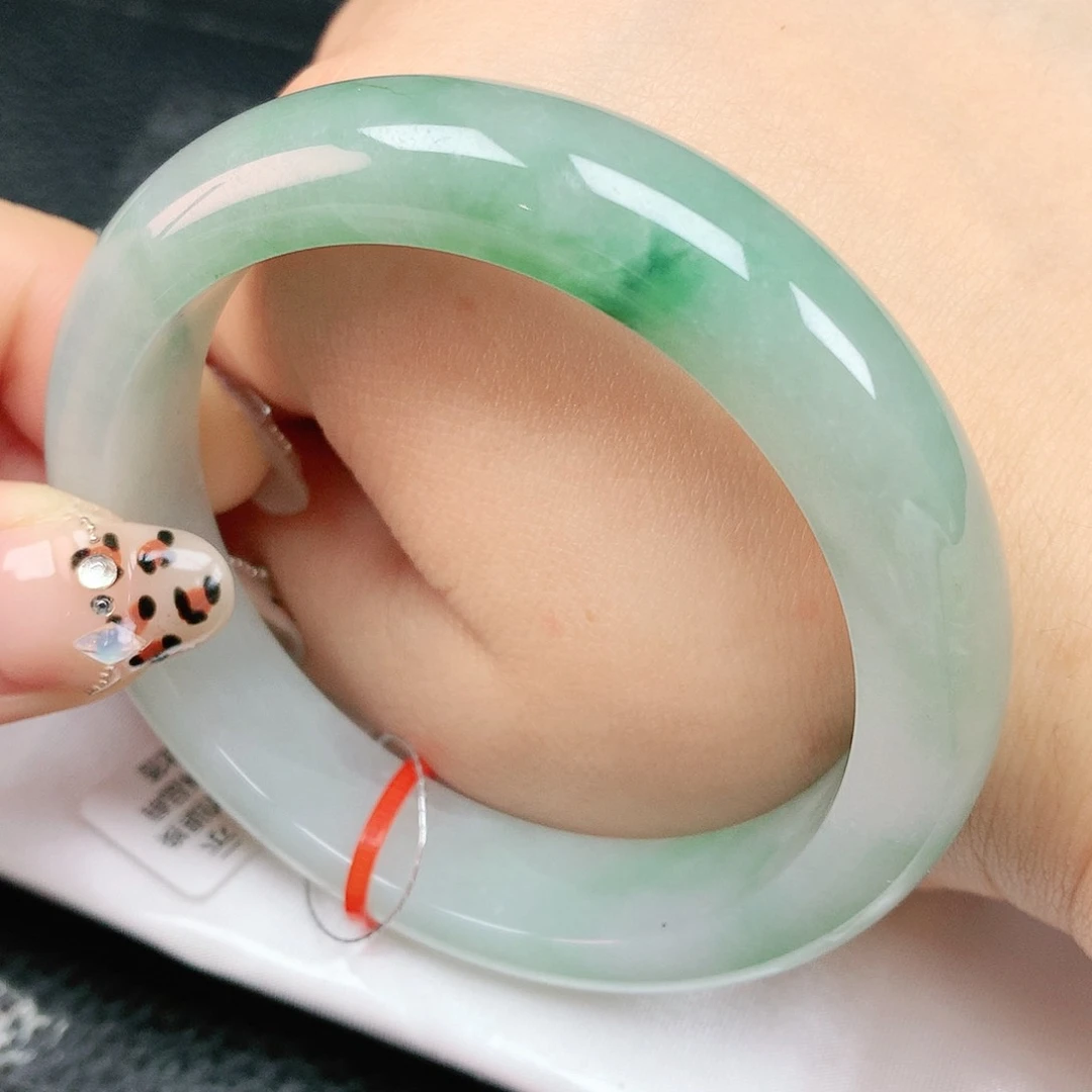 翡翠手镯未镶嵌54圈