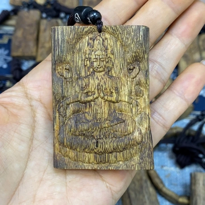 快***生手把件沉香12.3克雕刻千手观音