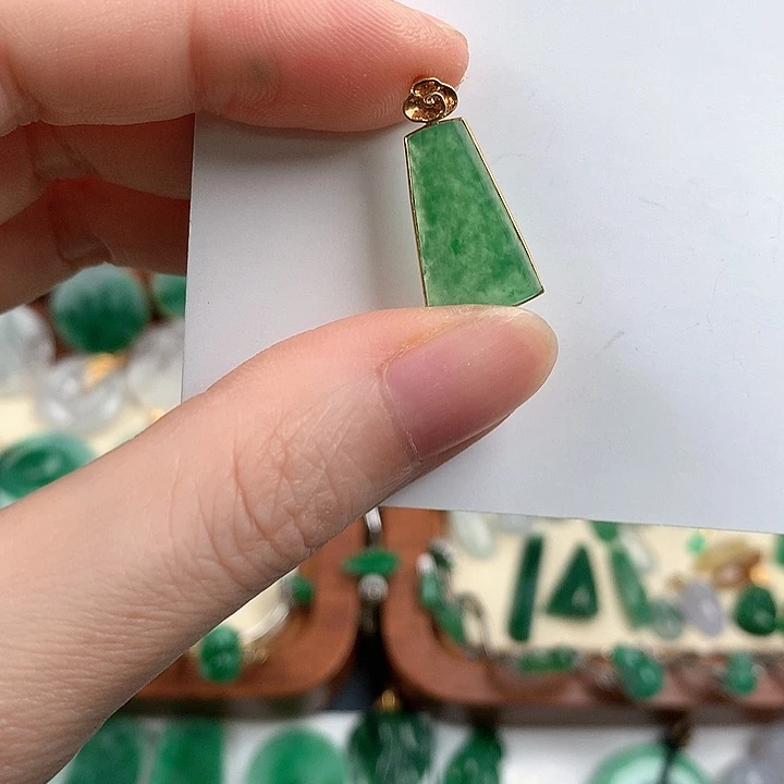 颈饰18K金镶嵌翡翠852474377657