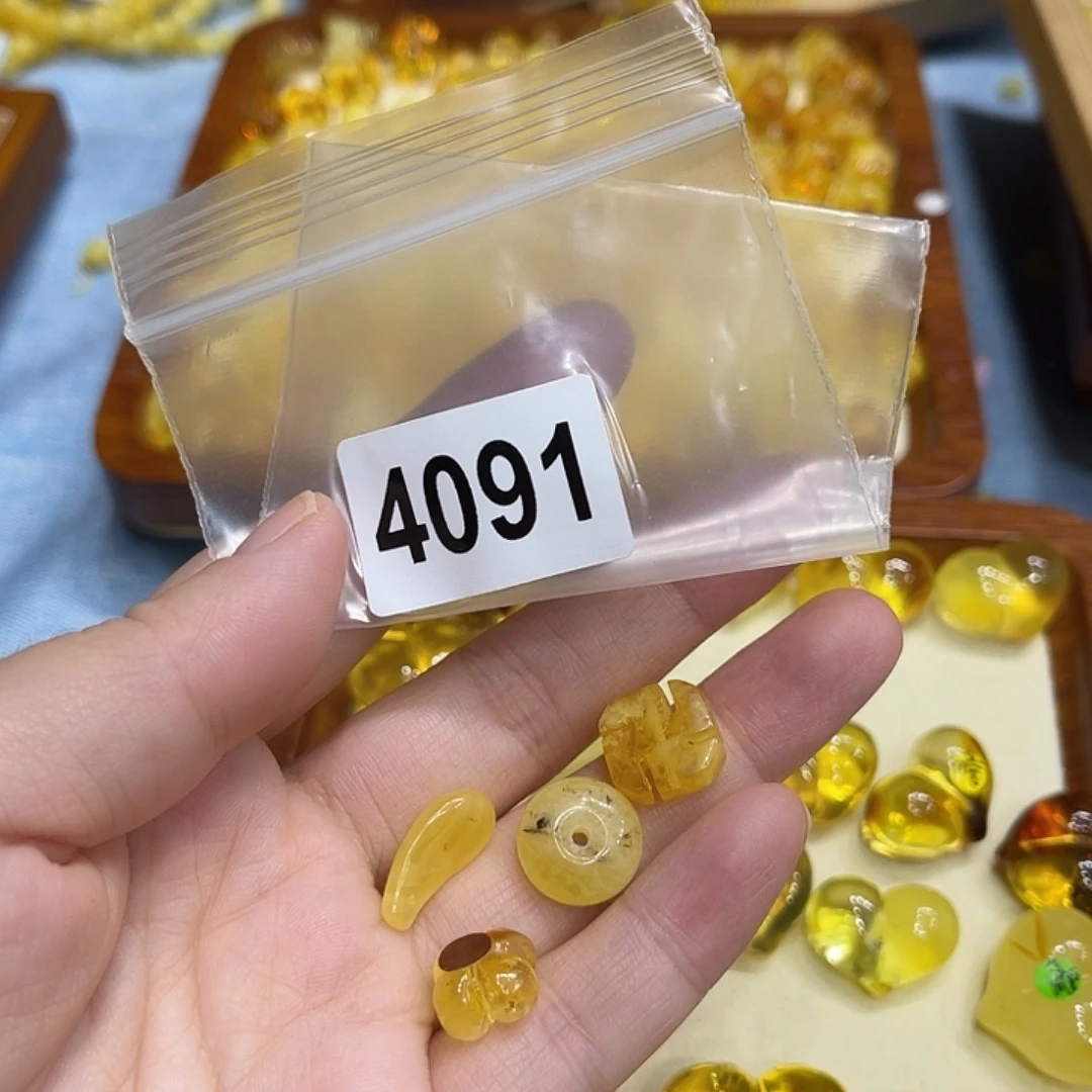 草****琥珀未镶嵌珠宝奇石