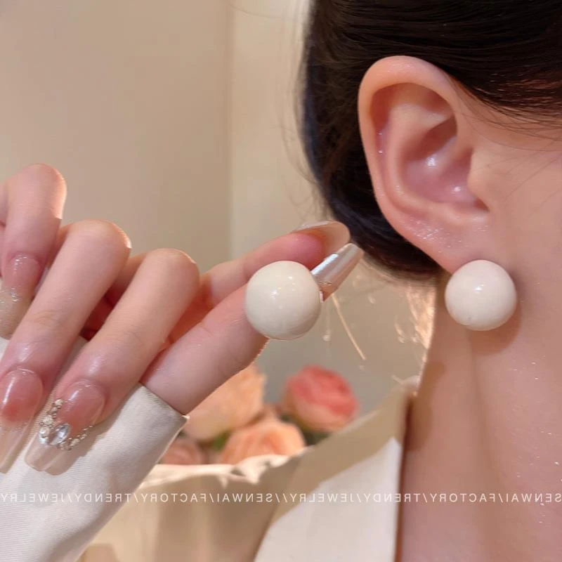 铜合金锆石耳饰 银针奶油色馒头耳钉女高级感百搭气质几何圆圈耳