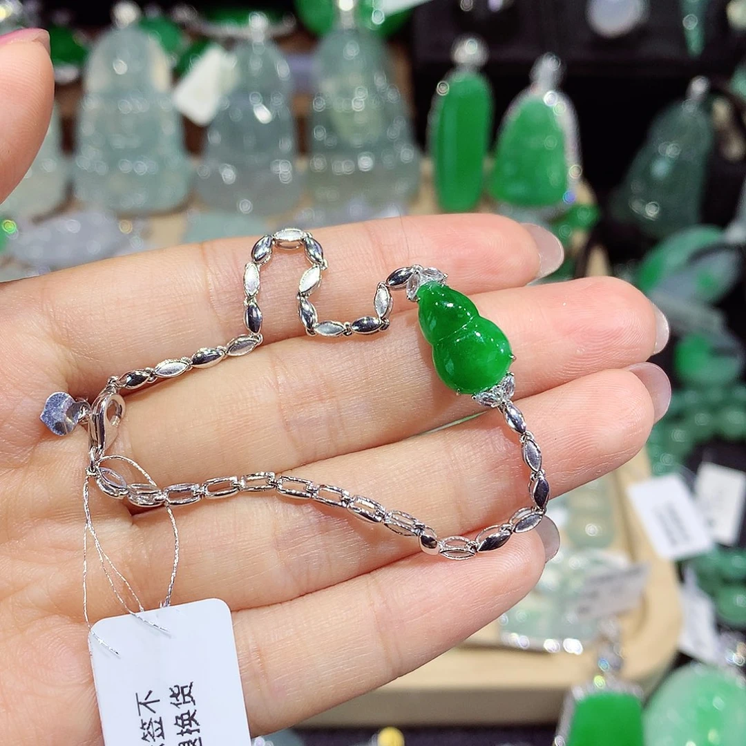 颈饰18K金镶嵌翡翠葫芦