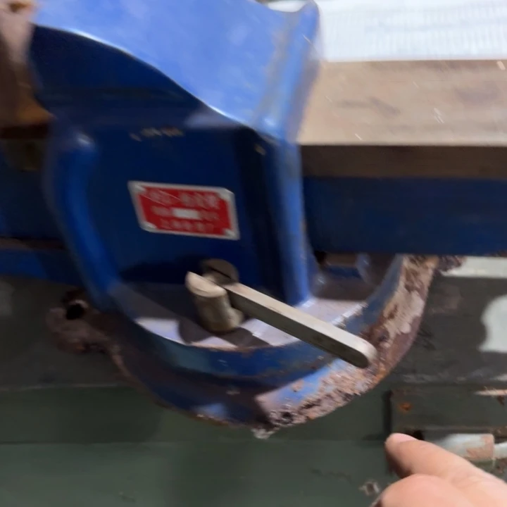 沪工台虎钳底座不好的