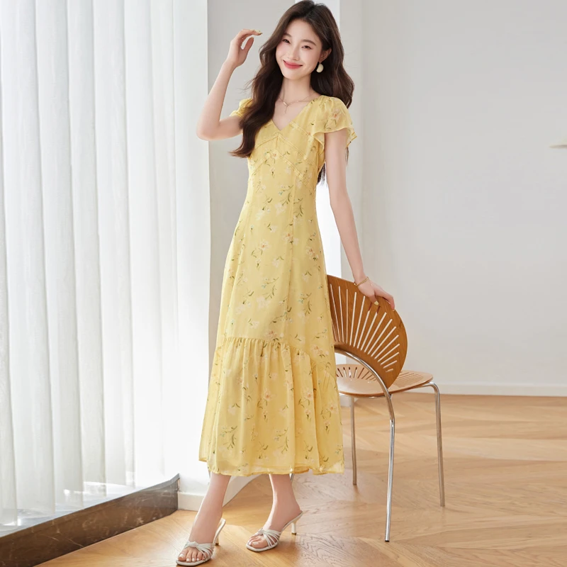 法式碎花连衣裙女夏2025新款气质v领飞飞袖收腰度假风长款鱼尾裙