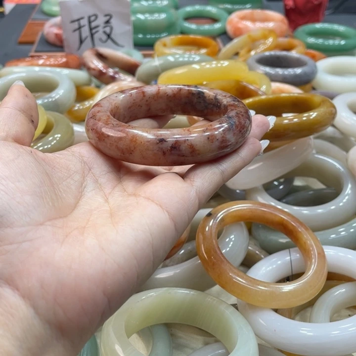 张***蕾石英质玉钛钢珠宝奇石