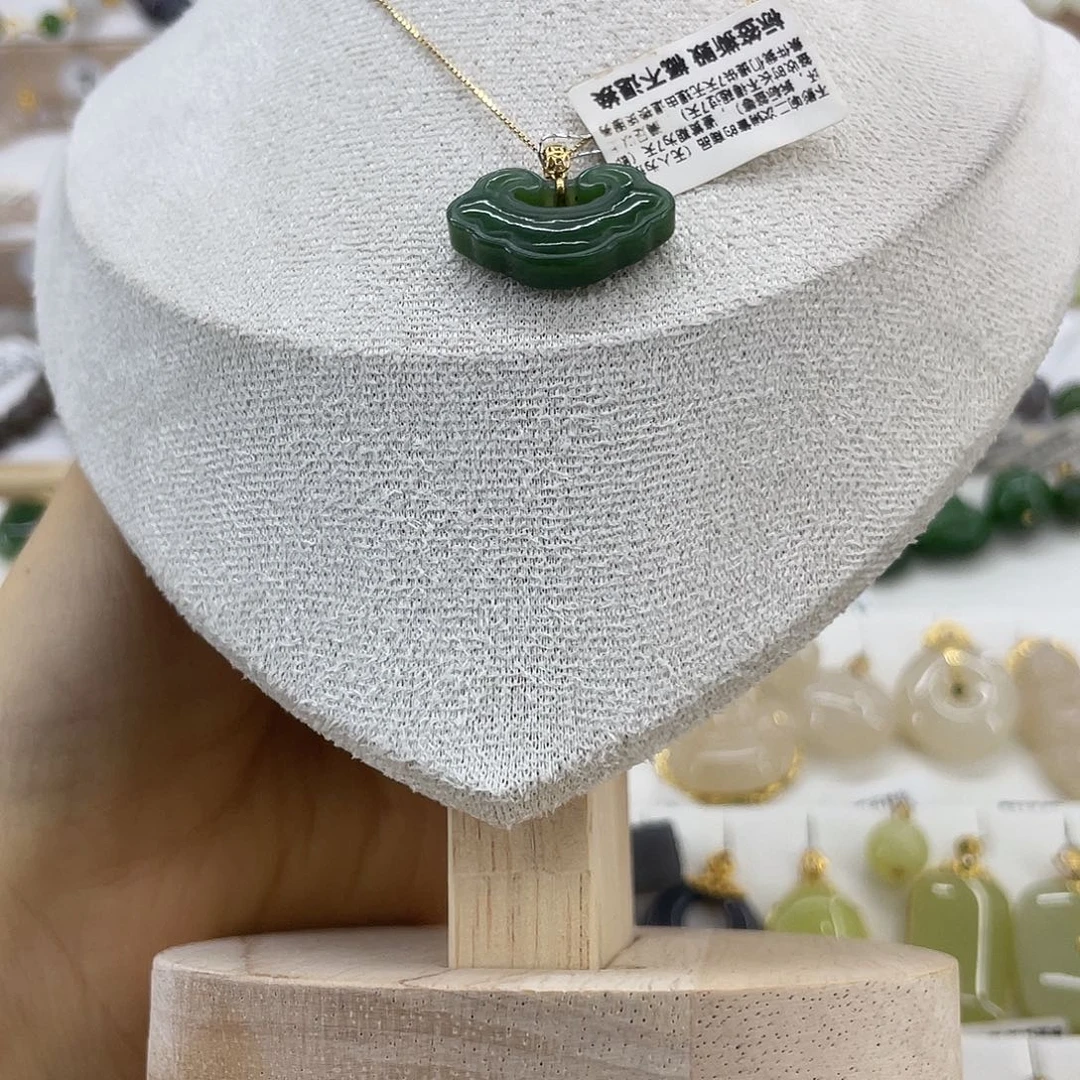 和田玉18K金镶嵌吊坠(赠链)