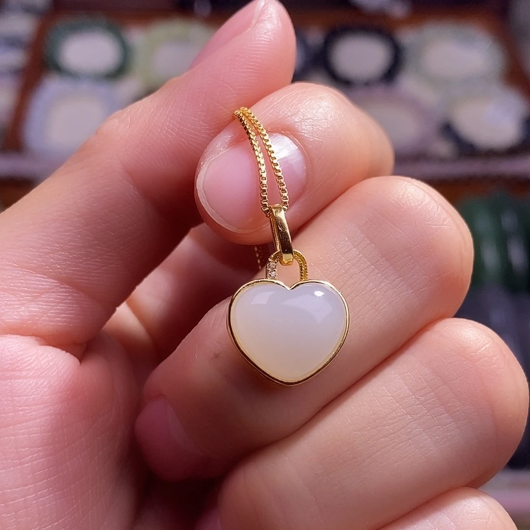 颈饰未镶嵌和田玉爱心吊坠