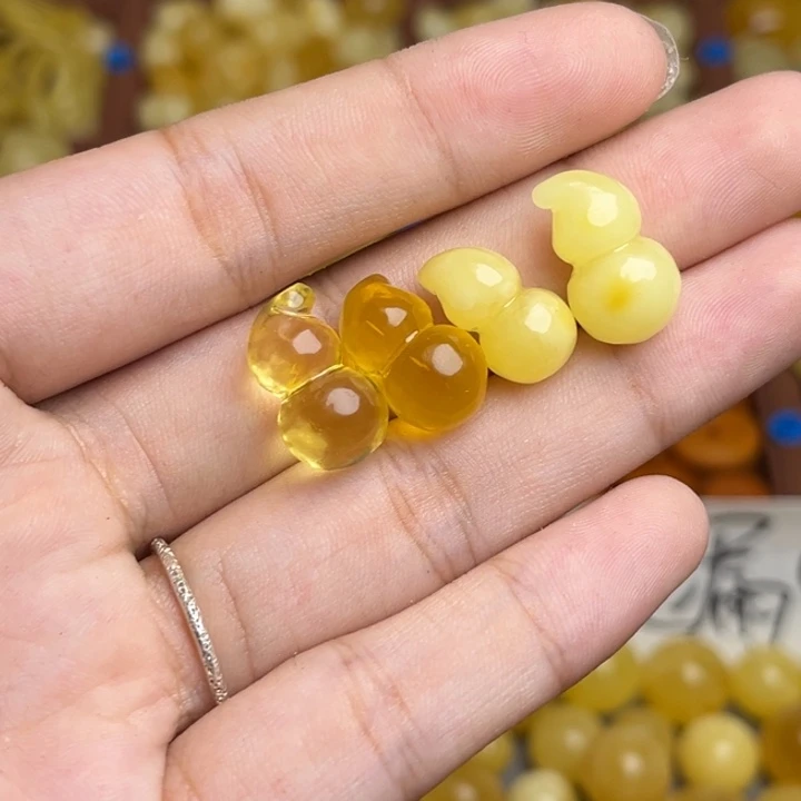 蜜蜡未镶嵌珠宝奇石蜜蜡妖花小葫芦一个