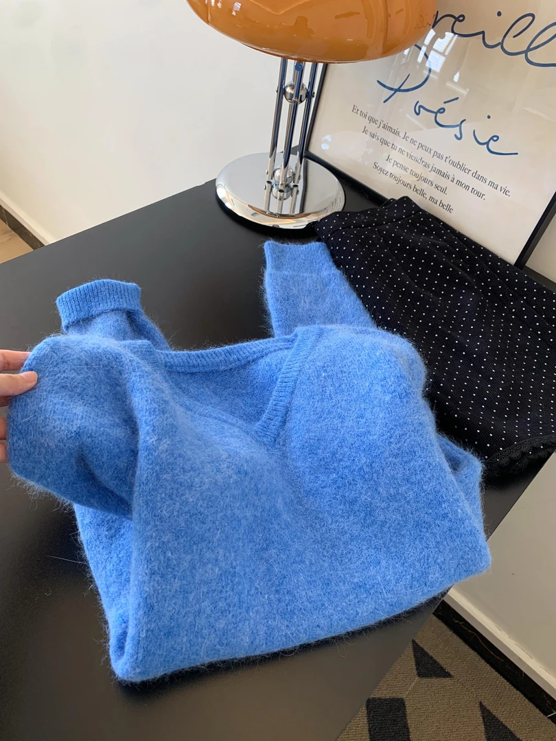复古显白慵懒风高级感蓝色V领毛衣女2025新款百搭宽松套头针织衫