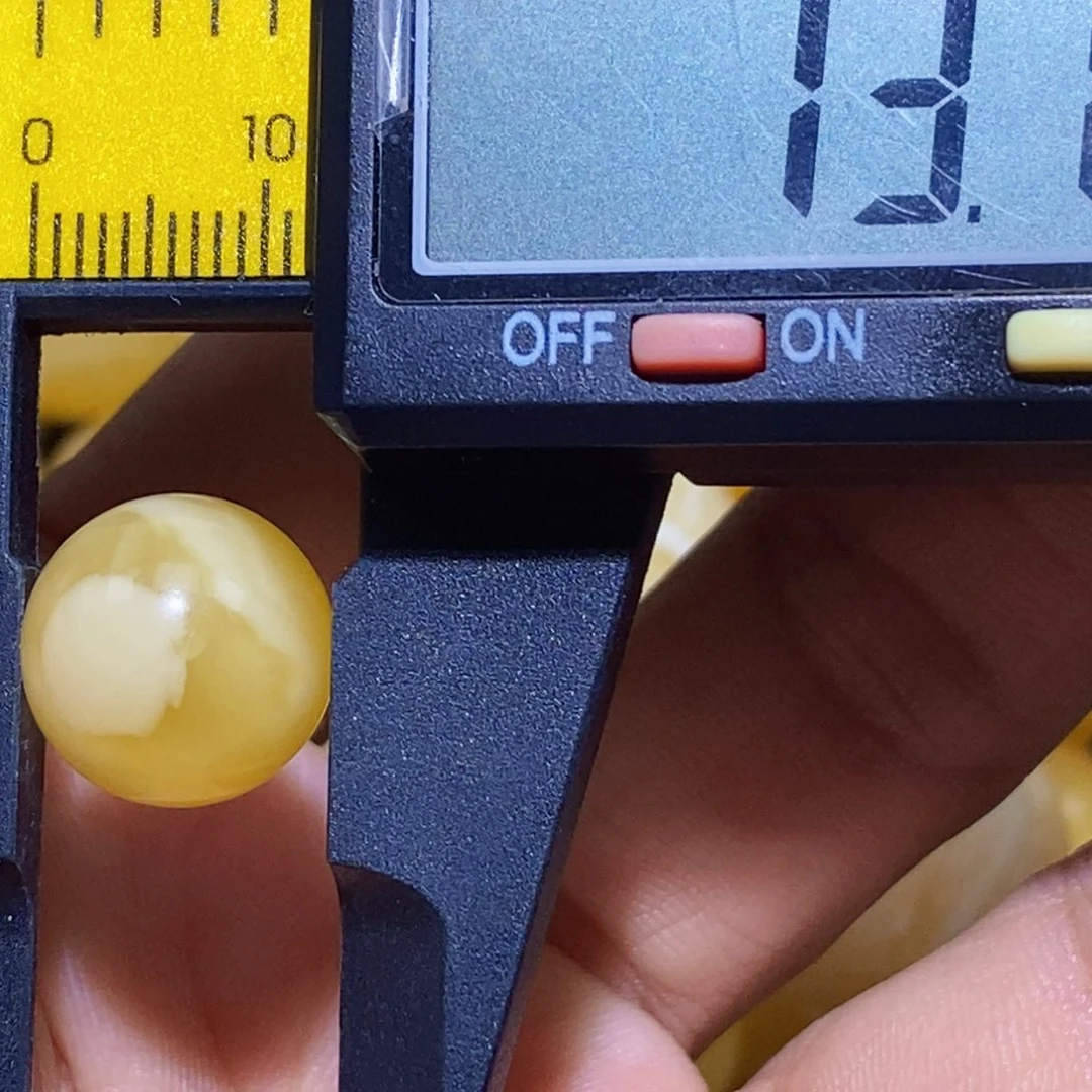 蜜蜡未镶嵌珠宝奇石